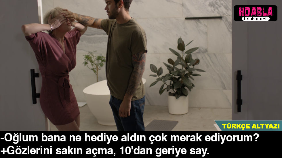 Üvey annem benden sürpriz yapmamı istedi dudaklarına yapıştım ok oldu Üvey annem benden sürpriz yapmamı istedi dudaklarına yapıştım ok oldu